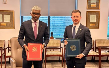 Angola e EUA assinam acordo de serviços aéreos