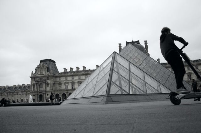 Paris vai acabar com trotinetes elétricas a partir de setembro