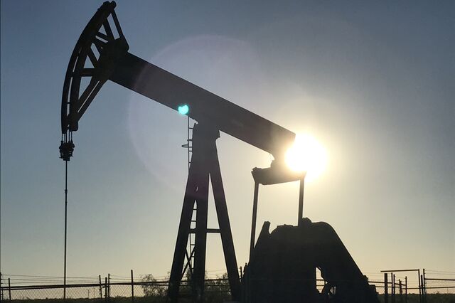 Corte da OPEP+ na produção de petróleo deverá levar a mais inflação