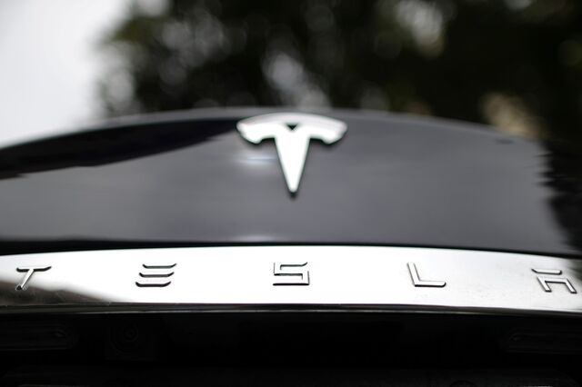 Redução de preços faz lucro da Tesla cair 24,3%