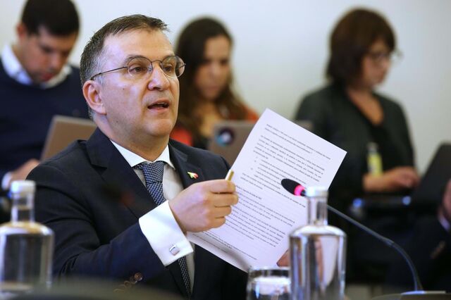'A minha demissão só pode ser interpretada por conveniência partidária'