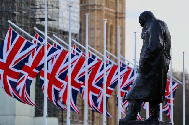 Governo britânico alarga sanções a assessores e familiares de oligarcas russos