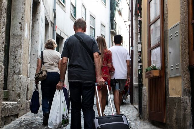 Novos registos de AL mais que duplicam apesar dos travões