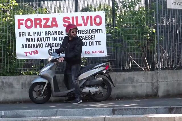 Berlusconi sai dos cuidados intensivos mas permanece hospitalizado em Itália