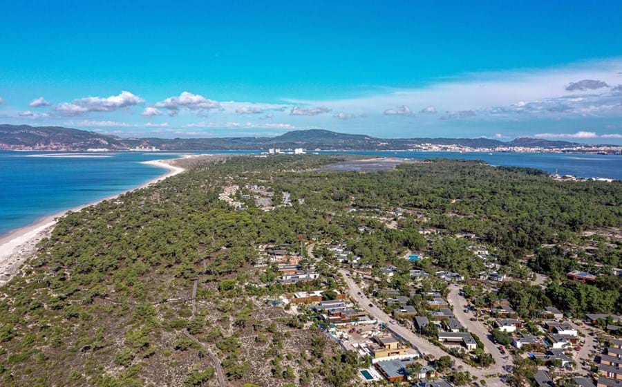 Grândola tem a maior extensão de praias do país: são cerca de 45 quilómetros que vão de Troia a Melides.