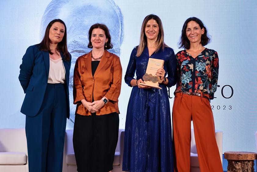 O Prémio Personalidade foi atribuído, a título póstumo, ao comendador Rui Nabeiro. Rita Nabeiro recebeu o prémio que foi entregue pela ministra da Presidência, Maria Vieira da Silva e Joana Balsemão, vereadora de Cascais e Diana Ramos, diretora do Jornal de Negócios