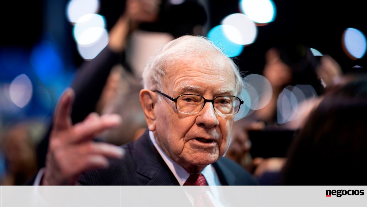 Warren Buffett reforça posição em cinco empresas japonesas