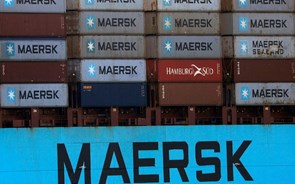 Alerta de excesso de oferta no setor faz Maersk tombar mais de 15%