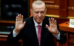 Lira turca perto de mínimos históricos após vitória de Erdogan