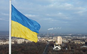 Kiev bombardeada pela oitava vez este mês após périplo de Zelensky pela Europa
