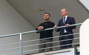 Volodymyr Zelensky e Olaf Scholz em Berlim