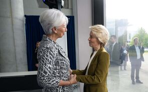 Von der Leyen diz que euro é 'símbolo dos ideais e da estabilidade' promovida na UE