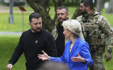 Von der Leyen em Kiev para discutir adesão da Ucrânia à UE