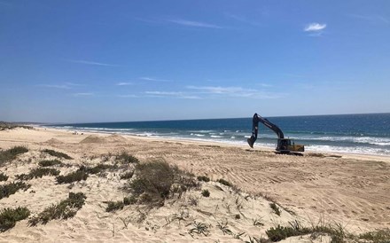 Amorim Luxury faz escavações no areal na praia do Pego