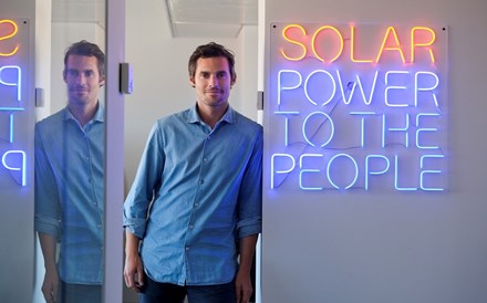 Otovo e Leroy Merlin assinam parceria para venda de painéis solares a prestações