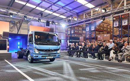 Produção de camião 100% elétrico da Fuso em Portugal já arrancou