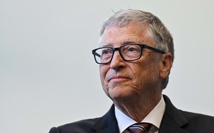 Bill Gates prevê que IA levará ao fim dos motores de busca ou lojas 'online'