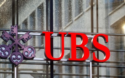 UBS prepara mudanças e afasta chefias de topo