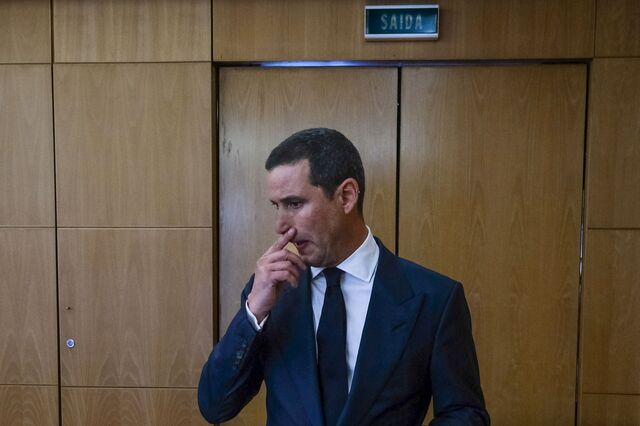 Reguladores e regulados contra perda de competências