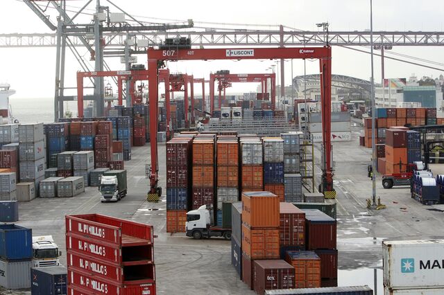Economia portuguesa passa de défice a excedente externo de 693 milhões até abril