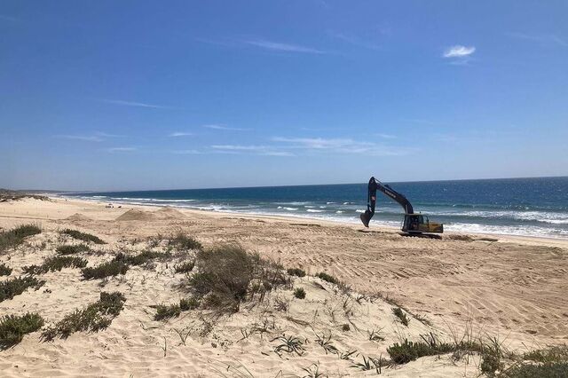 Amorim Luxury faz escavações no areal na praia do Pego