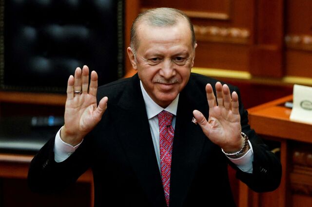 Lira turca perto de mínimos históricos após vitória de Erdogan