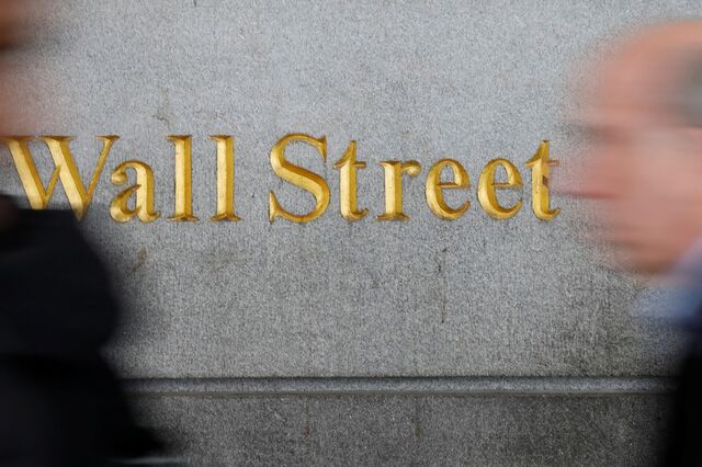 Investidores fogem do risco e deixam Wall Street a perder mais de 1%