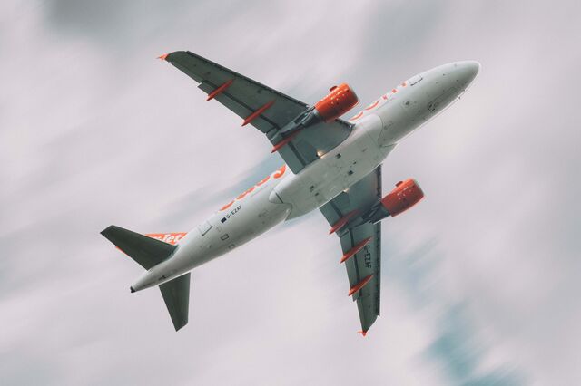 Easyjet prevê lucros anuais de até 533 milhões de euros e reata dividendos 