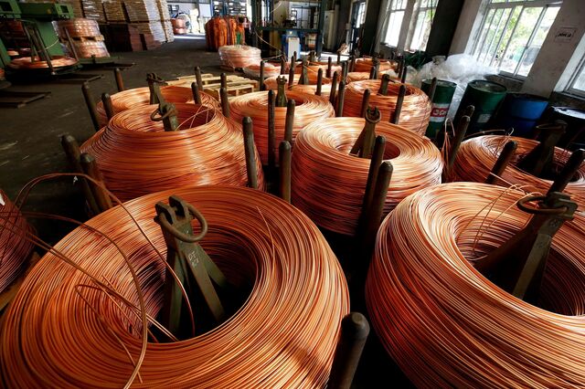 Volume de negócios da indústria recupera em outubro, mas mantém-se no vermelho