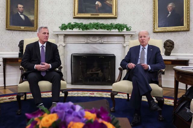 Biden e McCarthy próximos de acordo para aumentar limite da dívida dos EUA por dois anos