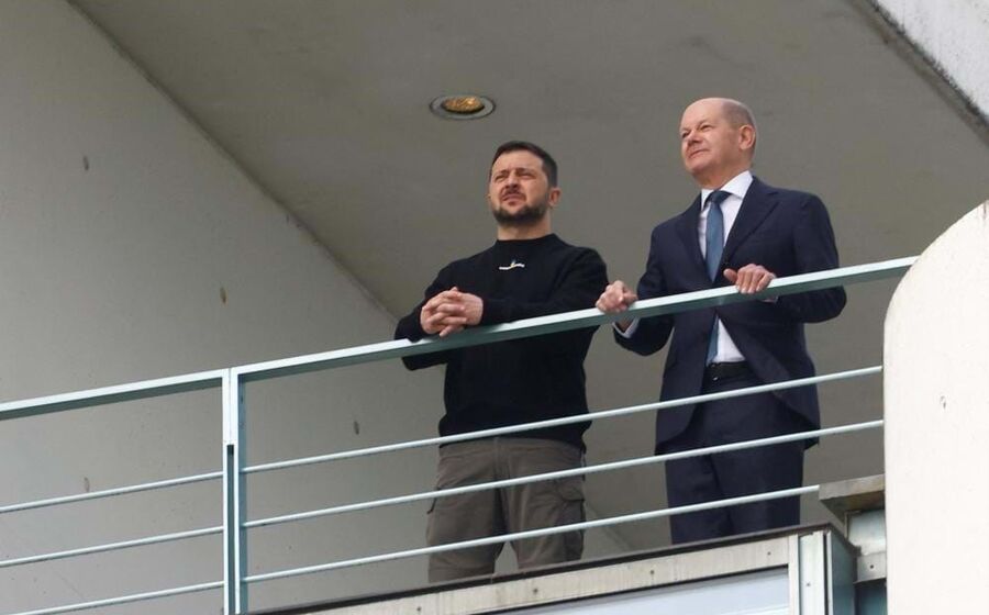 Volodymyr Zelensky e Olaf Scholz em Berlim