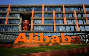 Restrições dos EUA aos “chips” travam planos da chinesa Alibaba