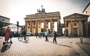 Economia alemã contraiu 0,3% em 2023 mas escapou à recessão técnica