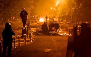 Quase mil detidos em tumultos em França