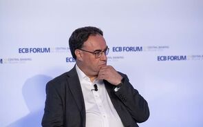 Juros aliviam entre bancos centrais e dívida dos EUA