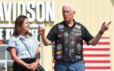 Mike Pence, ex-vice de Trump, entra na corrida à Casa Branca