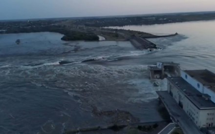 Ucrânia e Rússia trocam acusações sobre destruição de barragem. Kiev fala em 'crime de guerra'