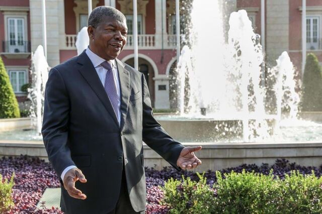 Presidente de Angola: 'Estou disponível para ir a Portugal nos 50 anos do 25 de Abril' 