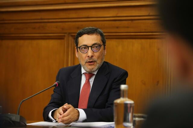 PS força adiamento da discussão de descida de IRS no Parlamento