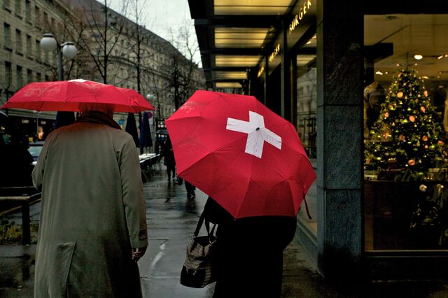 Banco nacional suíço surpreende mercado e corta taxas de juro