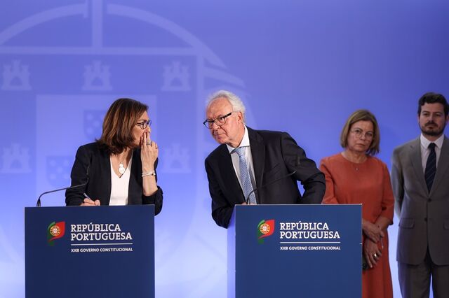 Bastonários estão contra 950 euros de estágio e perda de atos próprios