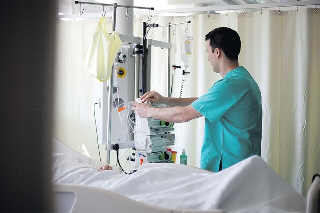 SNS vai poder contratar mais de mil médicos aposentados este ano