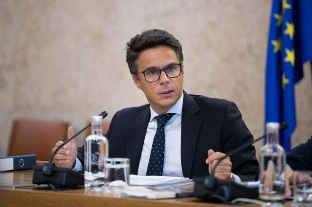 600 mil aforradores compraram certificados da série anterior. É dois terços do total