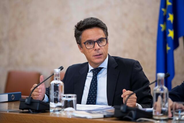 Governo investe 600 mil euros a digitalizar certificados