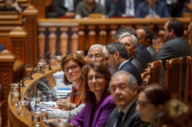 Governo prepara aumentos de 8% para quase 100 mil trabalhadores do privado