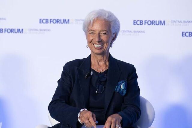 Lagarde frisa que manter juros no nível atual pode ajudar contra inflação