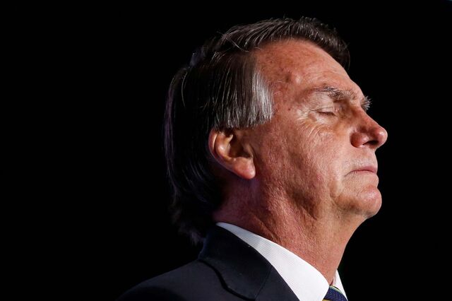 Tribunal Superior Eleitoral brasileiro conclui julgamento que torna Jair Bolsonaro inelegível