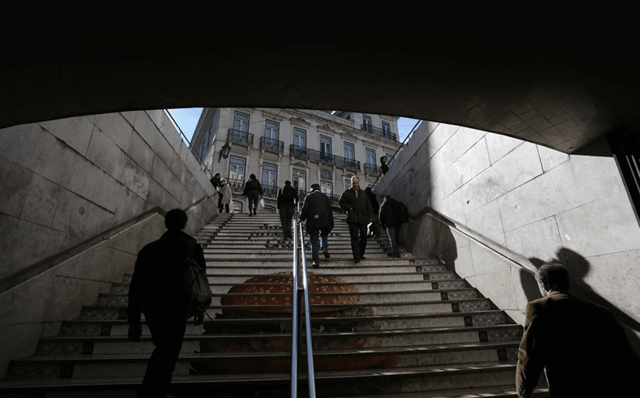 Maioria dos portugueses não espera melhoria na situação económica do agregado nos próximos 12 meses.