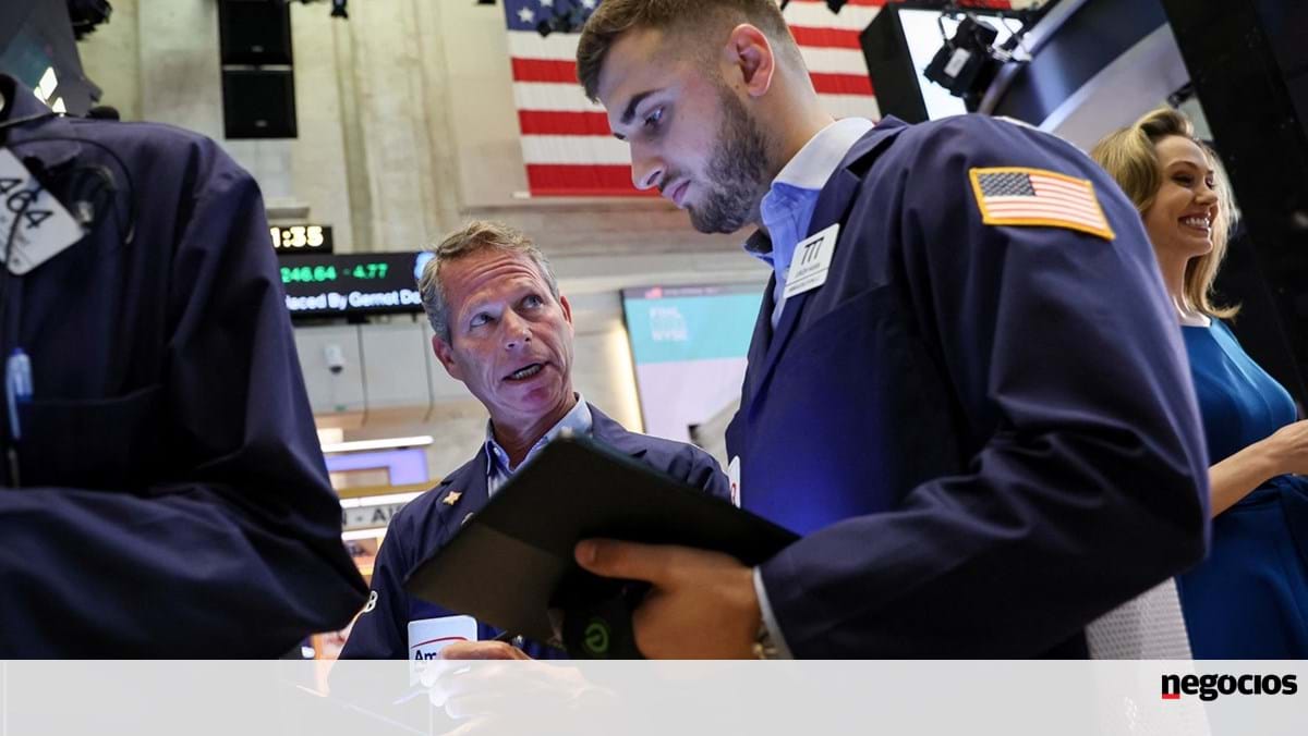Fed pressiona Wall Street e tecnológicas "ajudam" nas perdas