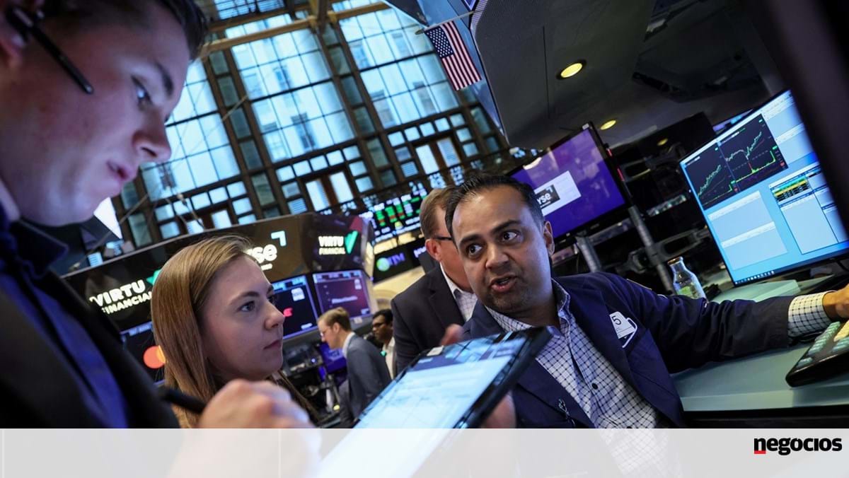 Strong US economy gives Wall Street gains – Stock Exchange